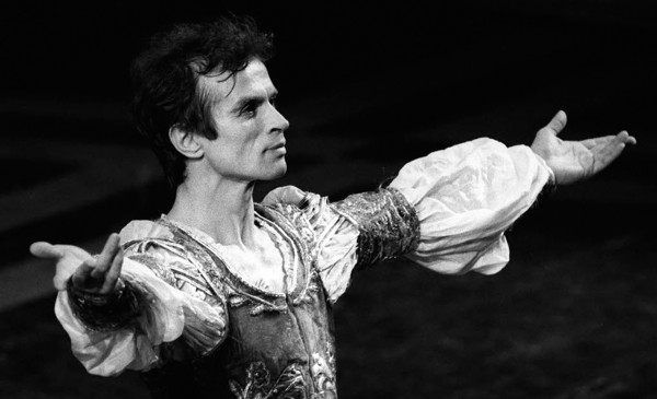 Nureyev danza per Ralph Fiennes!